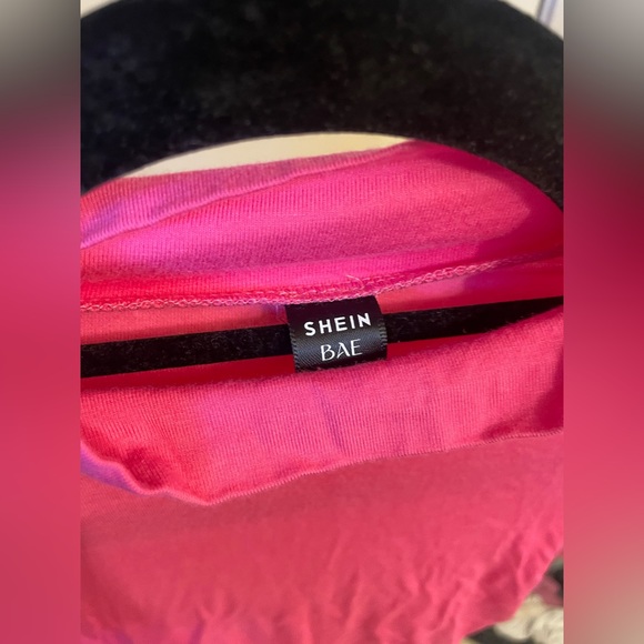 BARBIE PINK LONG SLEEVE OPEN BACK CROP TOP - Picture 2 of 5